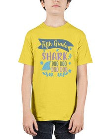 fifth grade shark doo doo doo doo 89# - fifth grade - Youth Tee Unisex
